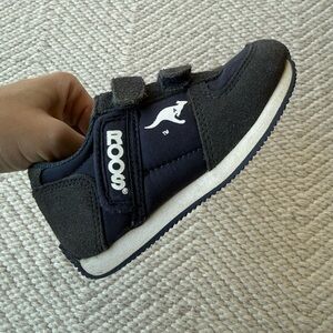 Roos Toddler Navy Velcro Sneakers 8.5